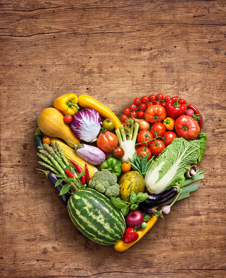 Herz aus Gemüse - Cover der Broschüre "Vegan für die Tiere"