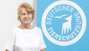 Portrait von Renate Seidel vor dem Logo des Deutschen Tierschutzbundes